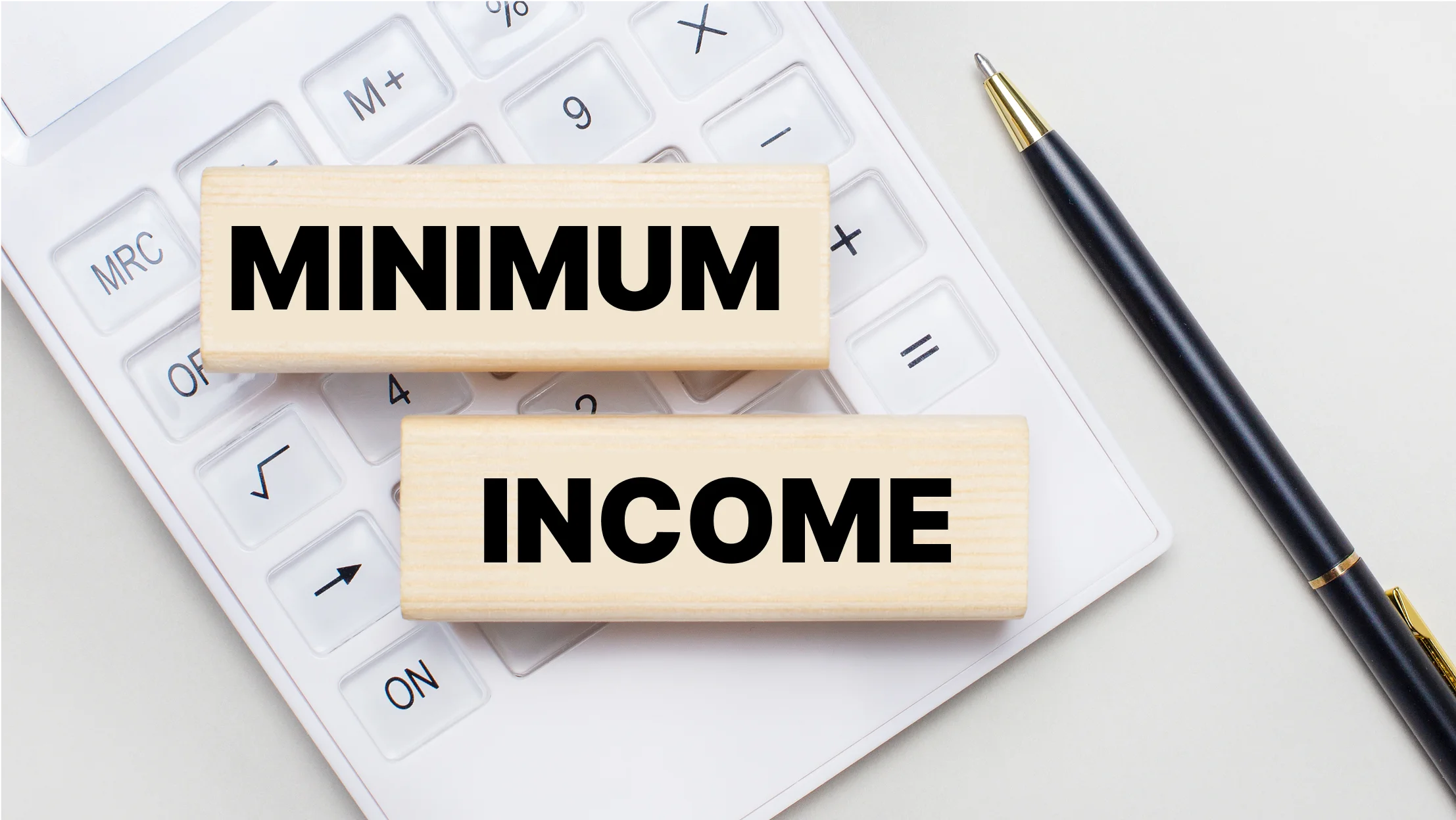 Do licensed money lenders have minimum income requirements